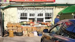 Стихийная торговля на улице Айни-Шота Руставели до сих пор продолжается, - бишкекчанин (фото)