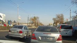 В Бишкеке на пр.Ч.Айтматова водитель «Опеля» выехал на встречную полосу (видео)