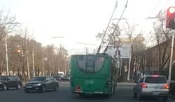 На Ч.Айтматова-Горького водитель троллейбуса №11 дважды нарушил ПДД, - очевидец (видео)