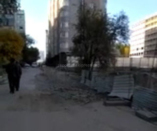 Стройкомпания убила дорогу в мкр Тунгуч и не огородила объект, - бишкекчанин (фото)
