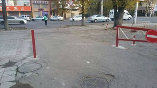 В переулке Политехнический установили шлагбаум, - бишкекчанин (фото)