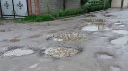 На ул. Ростовская не ремонтировали дорогу с 90-х годов (фото)