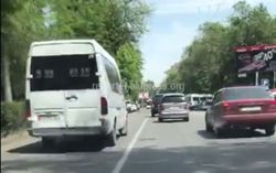 На ул. Московской водитель маршрутки №195 выехал на встречную полосу (видео)