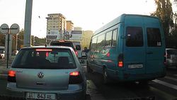 На Токомбаева - Байтик Баатыра маршрутки поворачивают со второй полосы (видео)