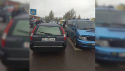 На П.Лумумбы-Ильменская водители паркуются на «зебре»