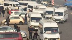 Жители улиц Малдыбаева, Панфилова, Токтоналиева и Жаманбаева в Бишкеке просят решить проблему с транспортом