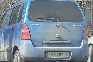 В Бишкеке автомобиль чуть не сбил школьника <i>(видео)</i>