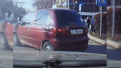 В Бишкеке водитель «Дэу Матиз» нарушил сразу несколько ПДД, за ним числятся 5 штрафов на 9 тыс. сомов <i>(видео)</i>