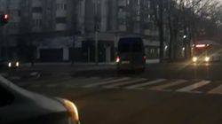 На ул.Киевской водитель маршрутки проехал на красный свет светофора. Видео