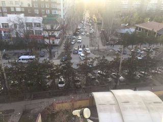 Бишкекчанин Джума просит установить светофор в 7 мкр