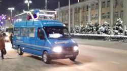 В Бишкеке начали украшать маршрутки к Новому году. Видео