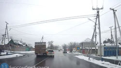 В Бишкеке грузовик при обгоне создал аварийную ситуацию. Видео