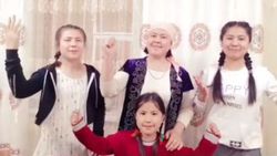 Чем заняться на карантине? Семья из Жалал-Абадской области читает стихи. Видео