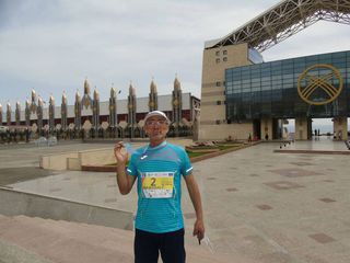 «Марафон — это круто!»: История 59-летнего марафонца из Оша, преодолевшего более 42 км (фото)