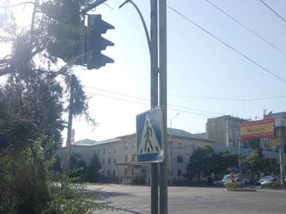 Лишние дорожные знаки на Токтогула-Ибраимова убраны (фото)
