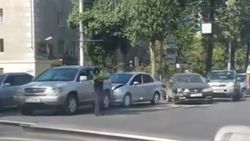 На Манаса-Московской столкнулись 4 машины. Видео с места аварии