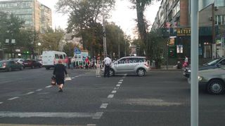 В центре Бишкека произошло ДТП с участием «Тойоты» и «Хонды Фит»