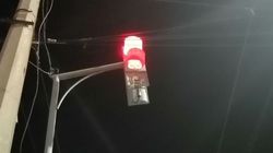 На Ахунбаева выпала сигнальная лампа светофора. Фото