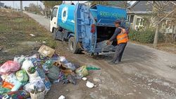 «Тазалык» начал убирать мусор в Кара-Жыгаче. Фото