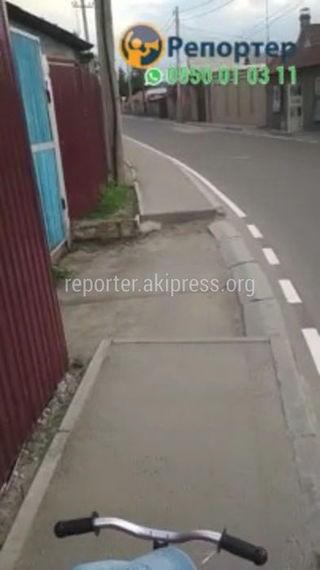 Тротуар по улице Валдайской в Арча-Бешике сделан с нарушениями <i>(видео)</i>