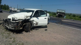 <b>Кыргызча:</b> В с. Куршаб столкнулись грузовик и легковое авто <b><i>(фото)</i></b>
