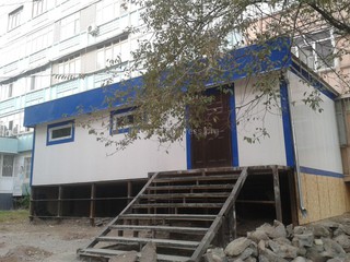 Незаконная пристройка к дому №36 в мкр Тунгуч завершена, хотя Бишкекглавархитектура требовала привести территорию в первоначальное состояние, - читатель <b><i>(фото)</i></b>