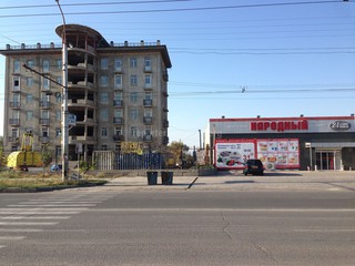 Законно ли возводится 6-этажное здание на улице Ахунбаева при выходе с переулка Краснофлотский? - читатель (фото)