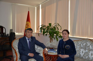 Посол Кыргызстана в Турции встретился с соотечественницей, ложная информация о гибели которой появилась в соцсетях и СМИ