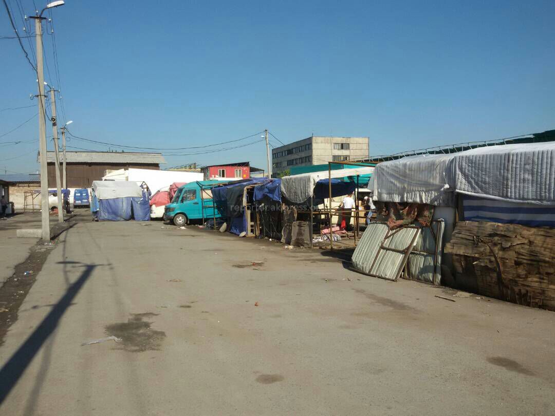 Фото — В Бишкеке закрыли рынок «Дыйкан»