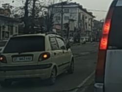В городе Ош на проспекте Масалиева массовое нарушение ПДД, - очевидец (видео)