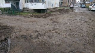 Двор одного из домов 2 мкр в Канте превратился в «грязище», - читатель (фото)