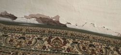 В селе Жоон-Кунгей из-за землетрясения в доме появились трещины (фото)