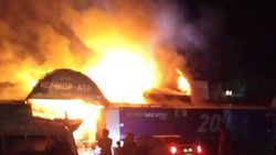 На рынке в Кочкор-Ате произошел пожар <i>(видео)</i>