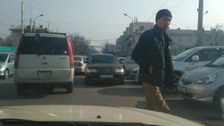 На Киевской от ул.Бейшеналиевой до Кулиева стояли в пробке 40 минут, читатель