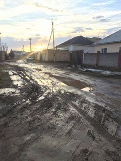 Житель жалуется на лужи и грязь на переулке Ой-Терскен в Кок-Жаре (фото)