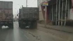 Большегрузы разносят грязь со строительных площадок по улицам Бишкека. <b>Видео </b>