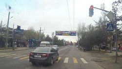 На улице Юнусалиева водитель «Тойоты» нарушил ПДД. Видео, фото