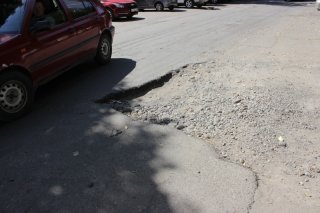 УКС мэрии города Бишкек пояснило, что крупные ямы в городе будет заделывать «Бишкекводоканал»