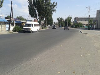 На пересечении ул. Курманжан датка и Огонбаева сложно перейти дорогу <b>(фото)</b>