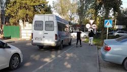 Некоторые маршрутки и автобус №8 проезжают по ул.Чокморова, нарушая маршрутный лист, - горожанин