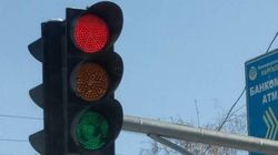 Неисправный светофор создает аварийную ситуацию на дороге в Таласе, - местный житель
