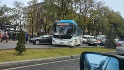 В Востоке-5 пассажирский автобус №35 попал в ДТП. Фото горожанина