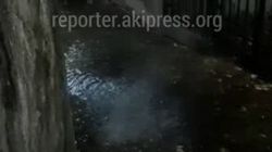 Почему с крыши дома на ул.Льва Толстого течет горячая вода? Ответ ОАО «Бишкектеплосеть»