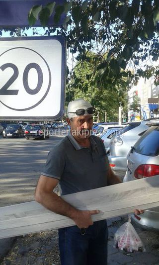 Знаки на парковке на Шопокова-Токтогула установлены опасно