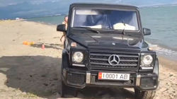 «Гелик» заехал на пляж Иссык-Куля. Видео