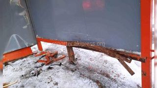 Остановке в мкр Улан повреждена в результате ДТП