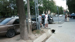 На ул. Токтогула произошло ДТП, поврежден светофор, - читатель <b><i>(фото)</i></b>