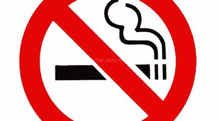 Читатель просит запретить курить у входа в поликлиники