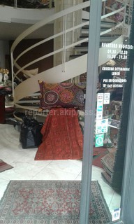 В одном из магазинов Вероны торгуют ковриками и подушечками из Кыргызстана, - читатель <i>(фото)</i>