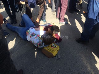 В Чолпон-Ате женщина-водитель на «зебре» сбила пешеходов, у одного из них сломана нога <i>(фото)</i>